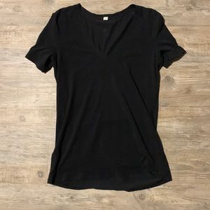 Lululemon Black V-Neck shirt Size 6